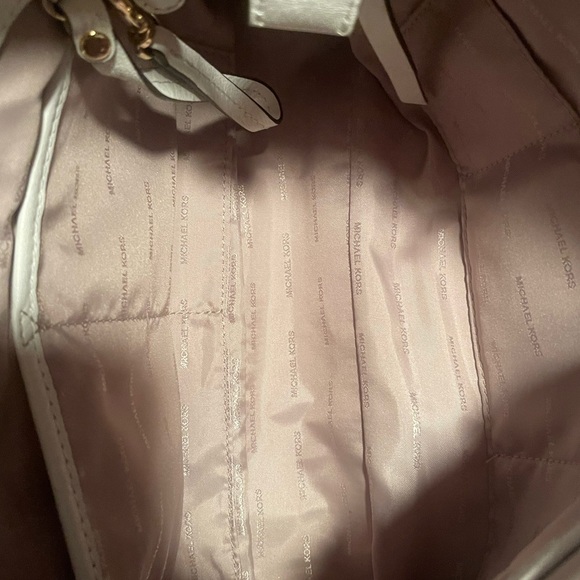 Rare Michael Kors Large Brooke Hobo Bag White Pebbled Leather Gold Straps W Lock - Picture 10 of 14